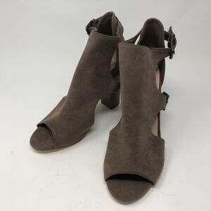 shoe dazzle dorothea taupe booties 10